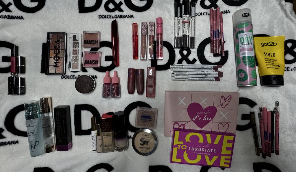 Косметика за дешево, тональний блиск туш хайлайтер тіні пудра румʼяна