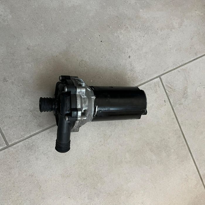 BOSCH Dodatkowa pompa wody 0392022010 4047024119789 Mercedes e400