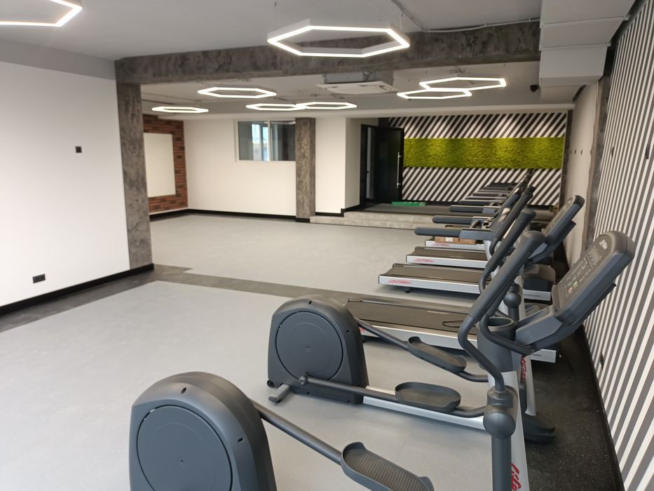 Монтаж напольних покриттів