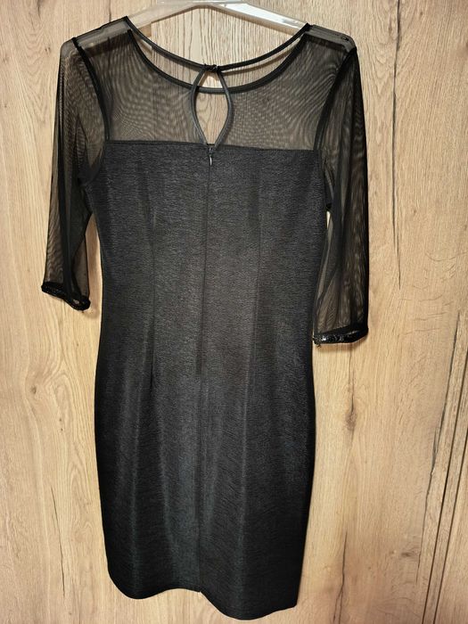 Elegancka czarna sukienka z połyskującej dzianiny / roz. 38