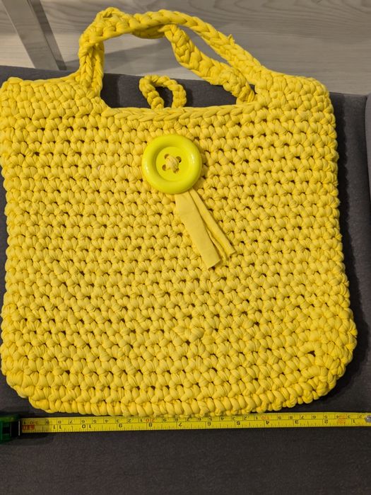 Mala em tricô amarela