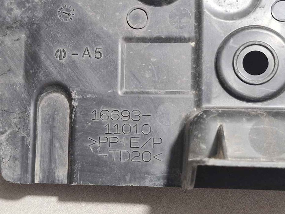 Toyota Land Cruiser prado 90 95-98 Кронштейн крила LH KN3477 1669311010