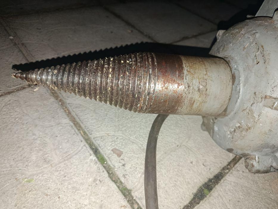 Електро мотор з морковкою