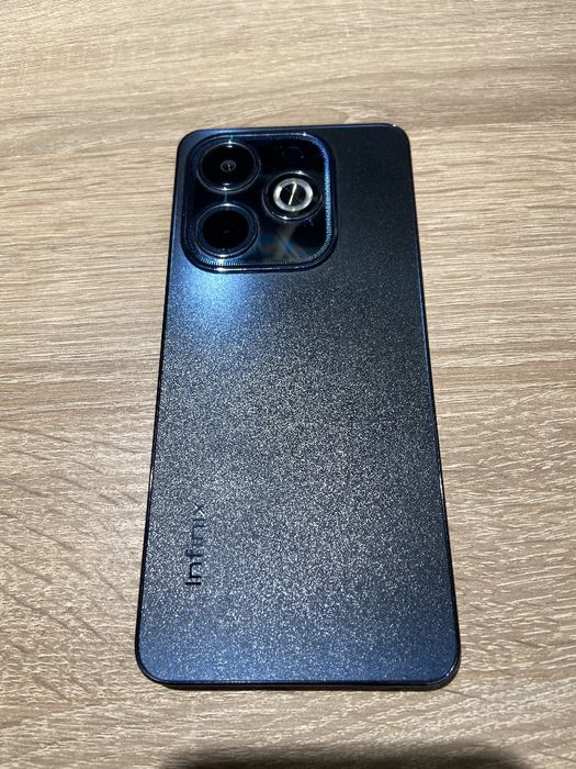 Продам телефон Infinix hot 40i 8/256 розбитий  але дає признаки