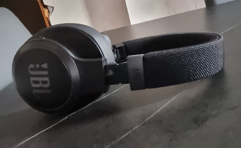 Auscultadores Noise Cancelling Bluetooth JBL Live 660NC - Preto