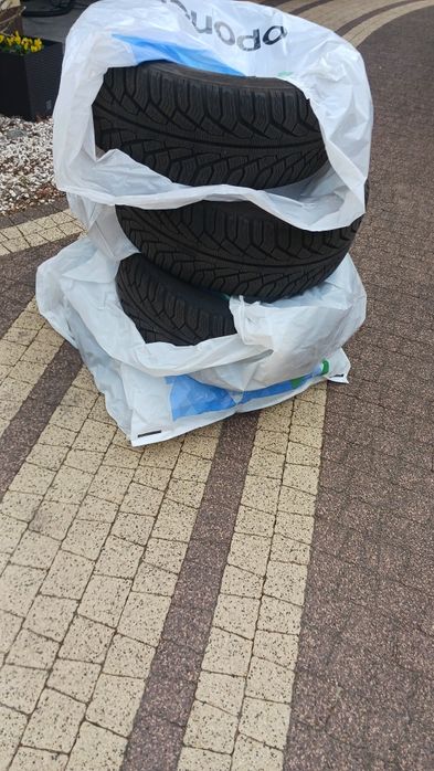 Opony zimowe  225/45r17