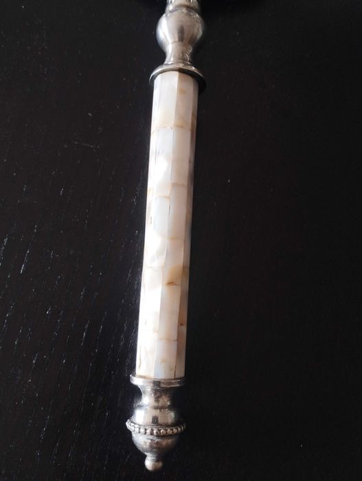 Prato de bolo com suporte muito antigo.