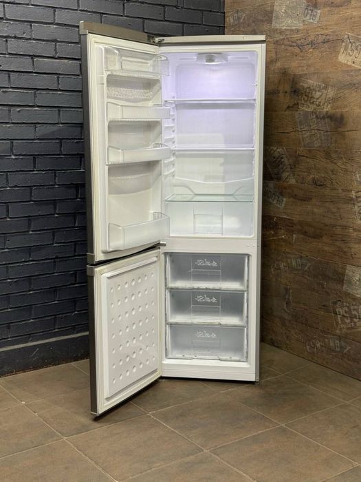 Продам Невеликий Б/У Холодильник Samsung RT32K5030S8.NoFrost.Доставлю