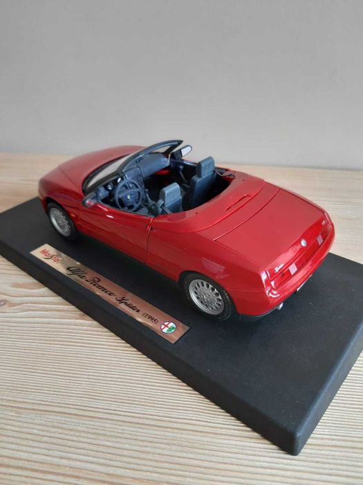 Model samochodu 1;18 Alfa Romeo Spider (1995) Maisto