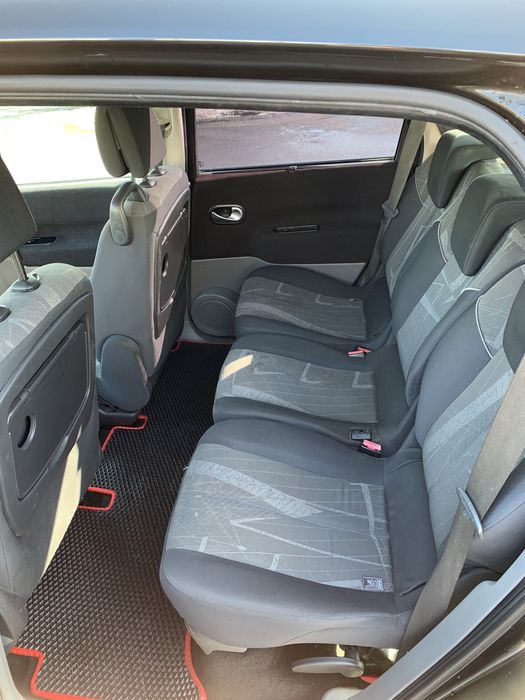 Renault Grand Scenic в рідній фарбі