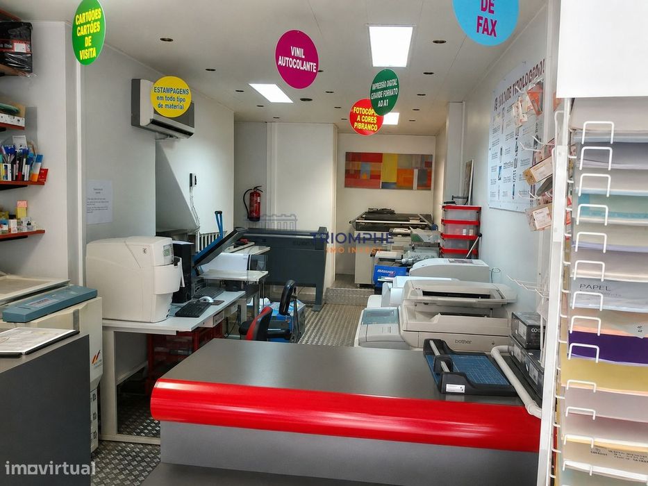 Loja Comercial com 201 m² no Centro de Algés