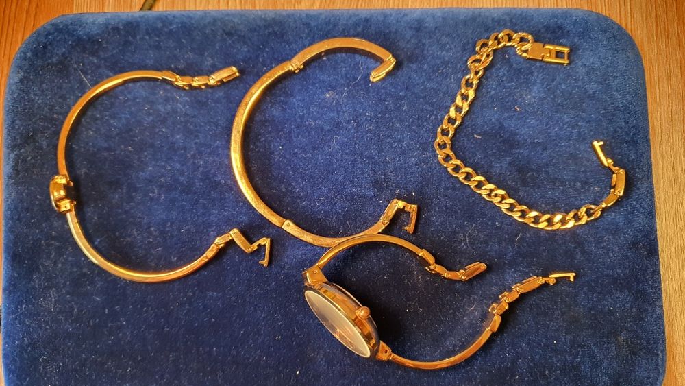 Часы  Anne  Klein