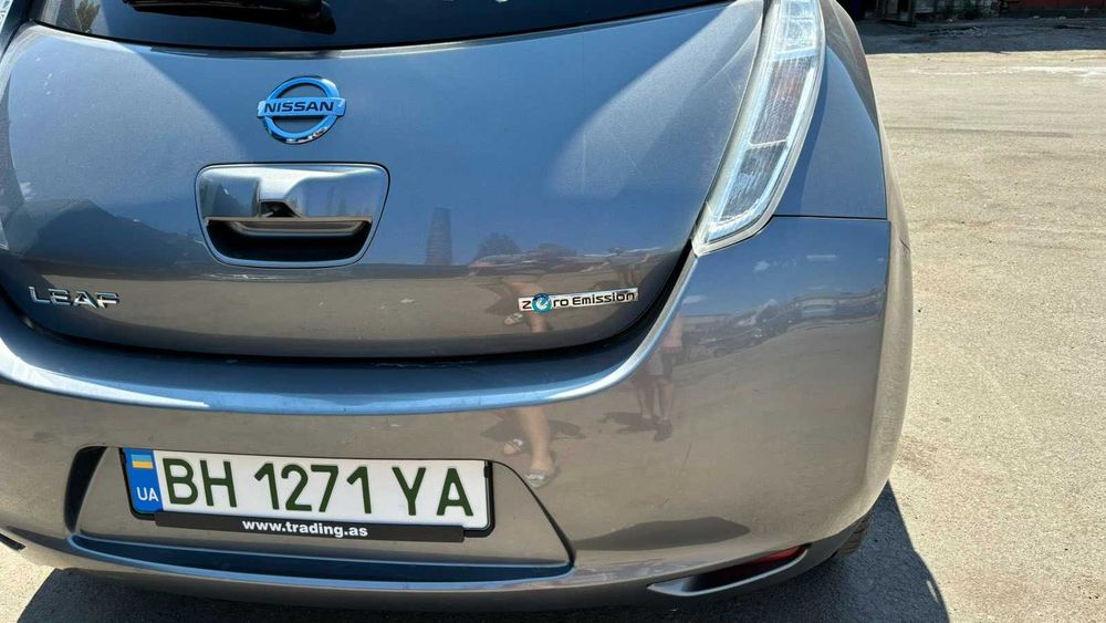 Аренда ниссан лиф nissan leaf 30 квт кожа 17 диски камера 360* 700 гр