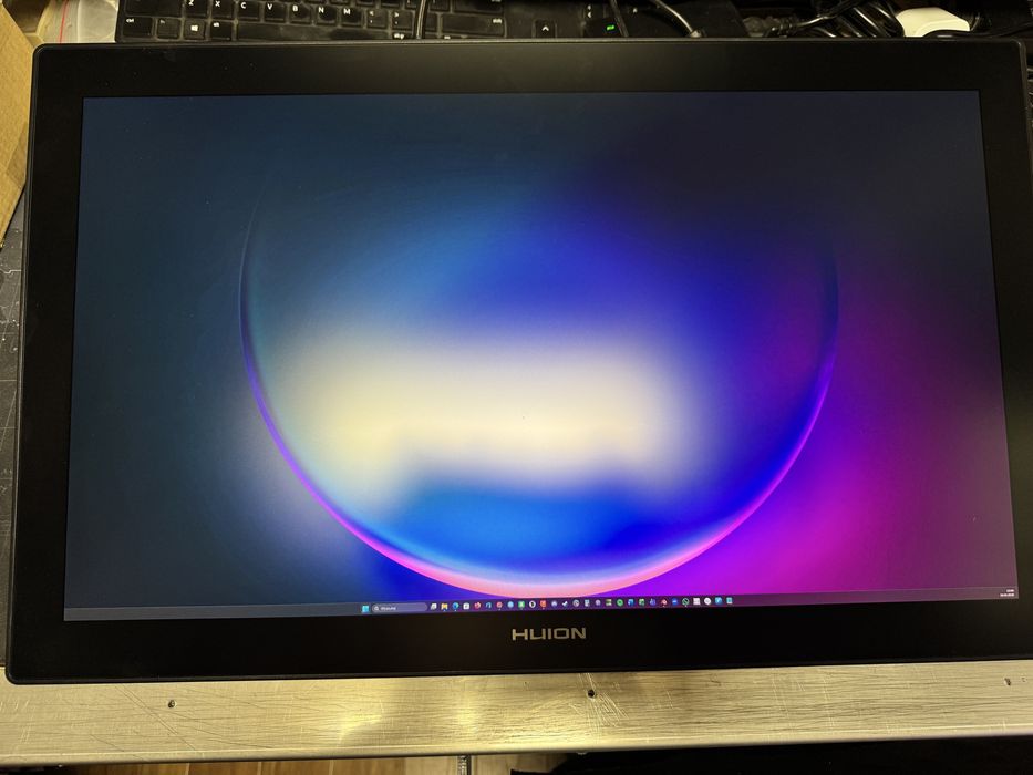 Huion Kamvas Pro 24 4K QLED HDR 5080lpi 23,8” + uchwyt z ramieniem