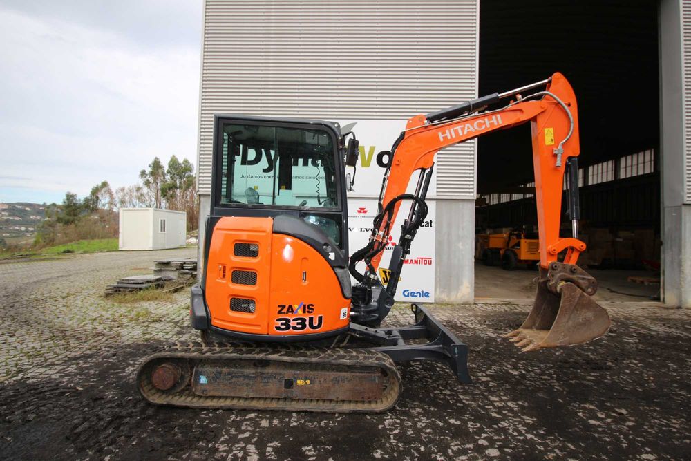 Minigiratória e escavadora  de rastos Hitachi ZX 33