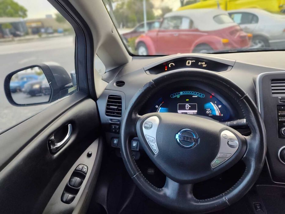 Nissan LEAF SL      2015