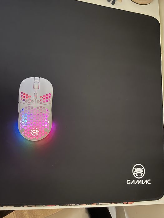 Rato sem fios gaming mais tapete novo nas respectivas caixas, fatura