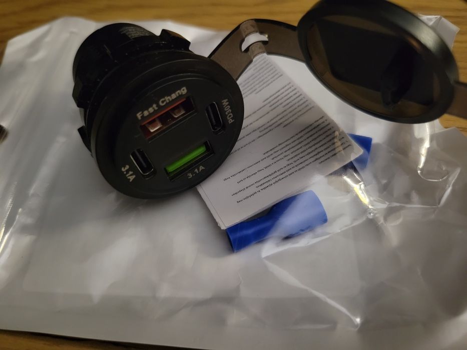 Врезная usb зарядка быстрая qc и pd