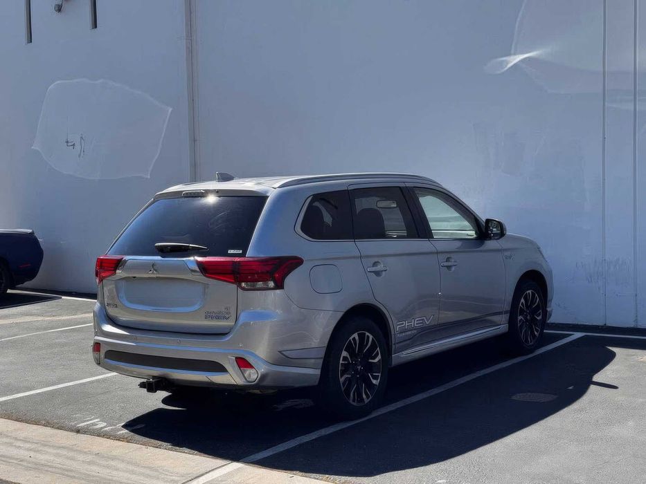 Mitsubishi Outlander Phev      2018