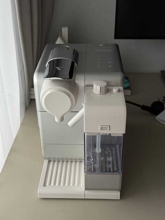 Ekspres DELONGHI Nespresso Lattissima Touch Srebrny
