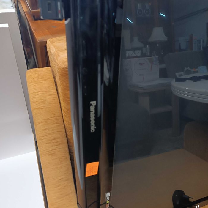 Telewizor Panasonic 42 cale z uchwytem do ściany i dekoderem
