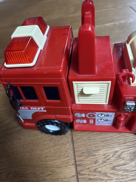 Пожежна машина з висувною драбиною