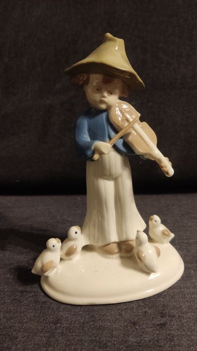 Porcelanowa sygnowana niemiecka figurka