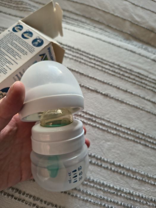 Mała butelka Philips Avent . Nowe smoczki