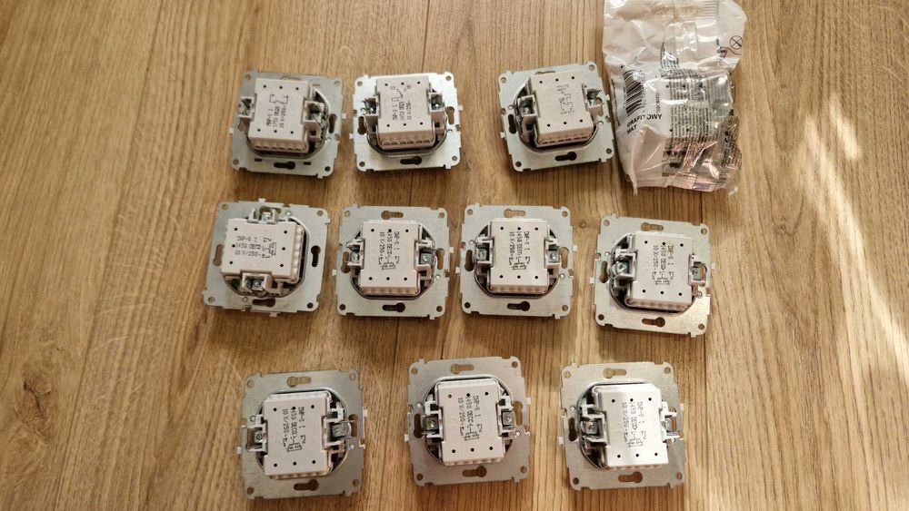 Zestaw przełączników do rolet zewnętrznych Karlik Mini - 10 szt