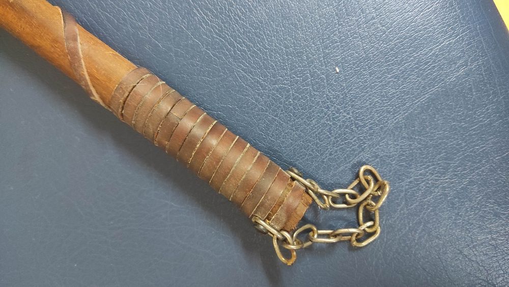 Dois Machados decorativos