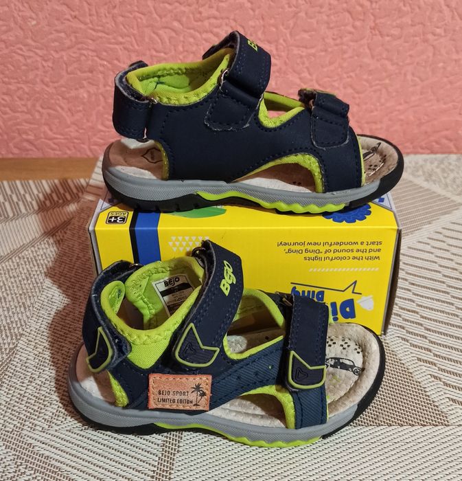 Сандалі на дитину