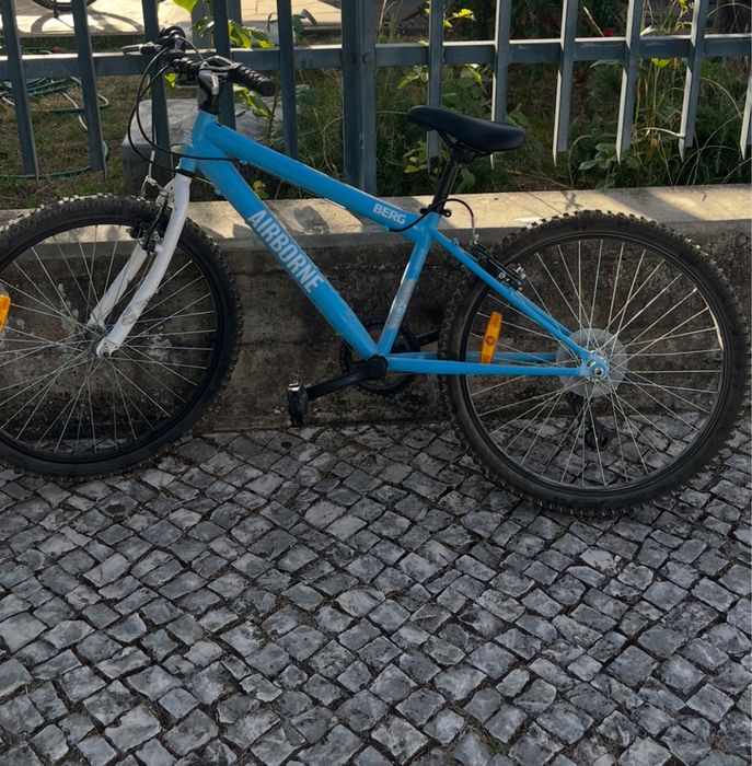 •	Airborn 6 mudanças, suspensão, boa para jovem