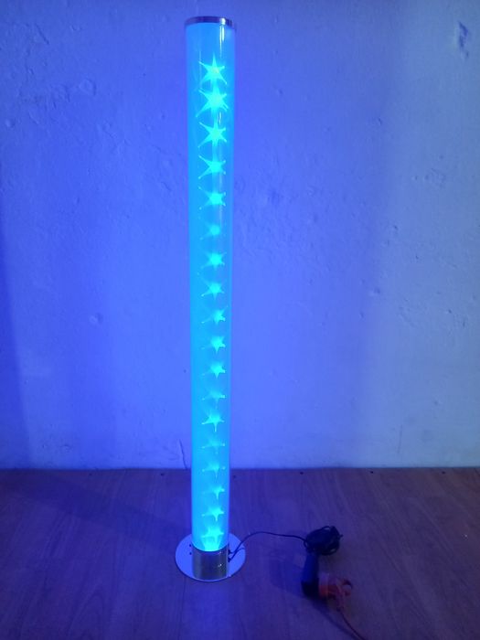 Kolorowa lampa. Sterowanie pilotem.