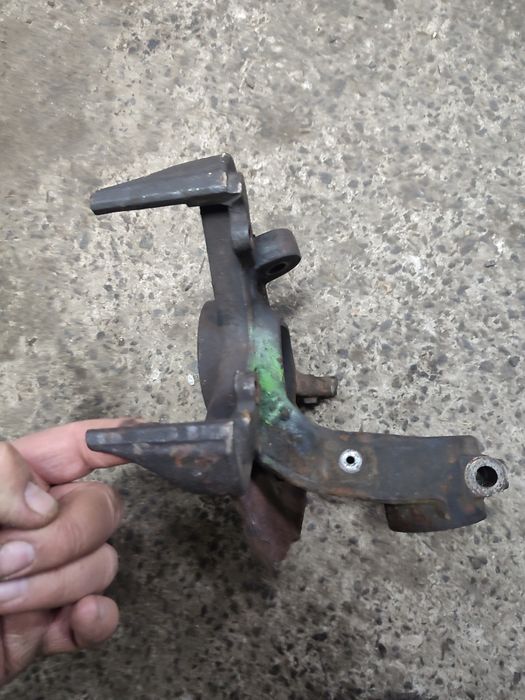 Продам кулак цапву передню ліву на шкода фабія 1,2  2006рік