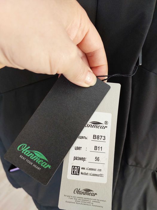 Жіночій фабрічний пуховик.