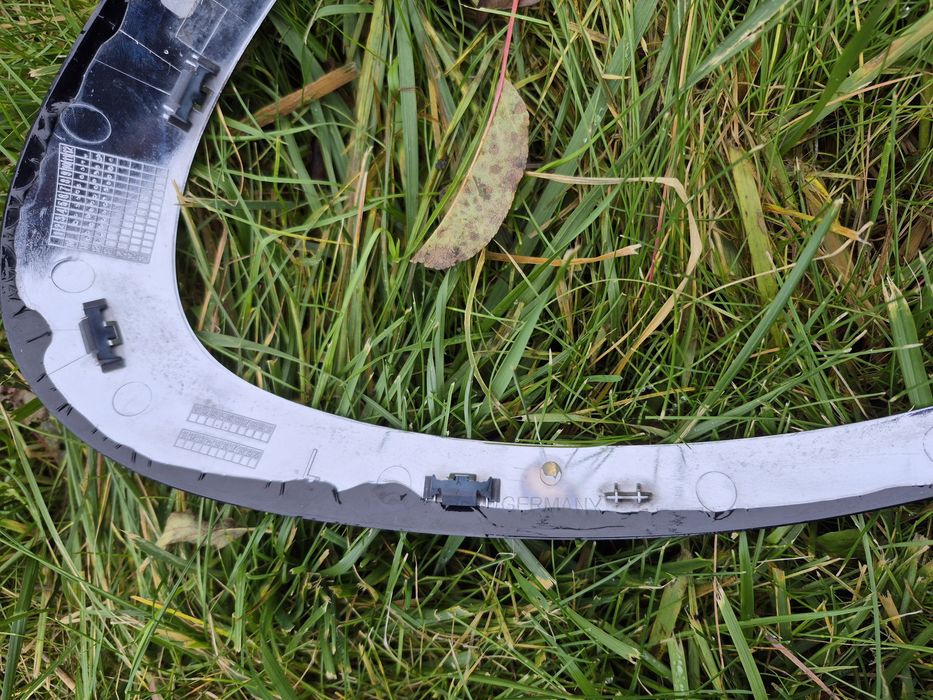 Рамка лівої фари Mini Cooper Countryman R60. Номер запчастини 9801573