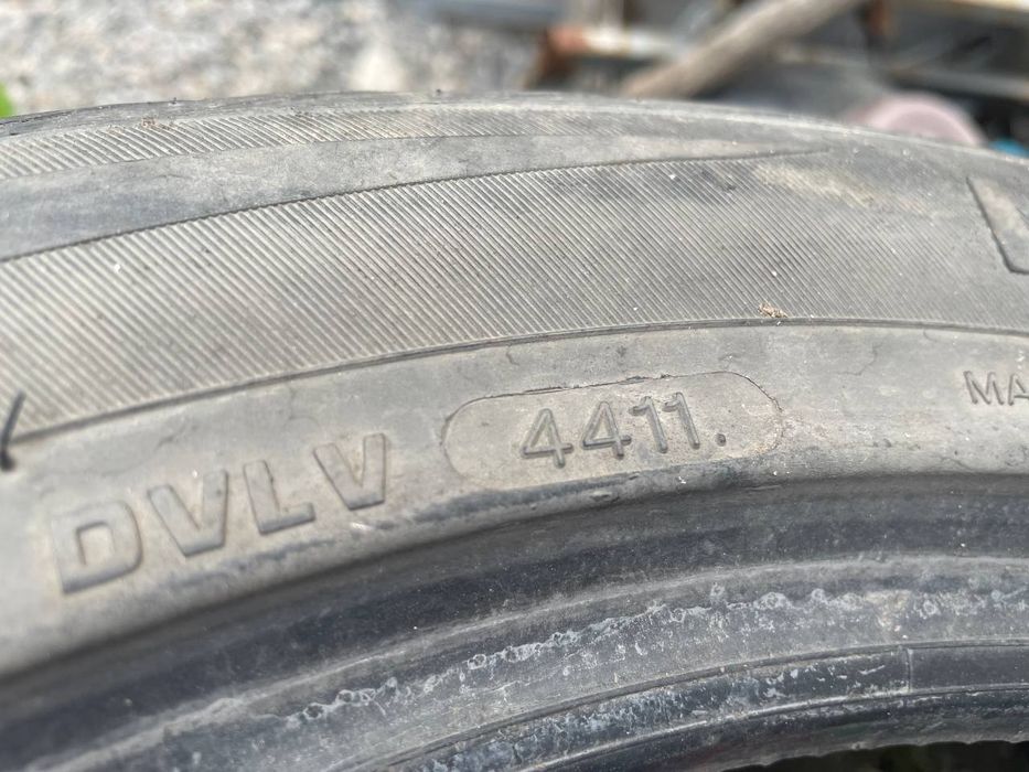235/45 R17 M+S V97