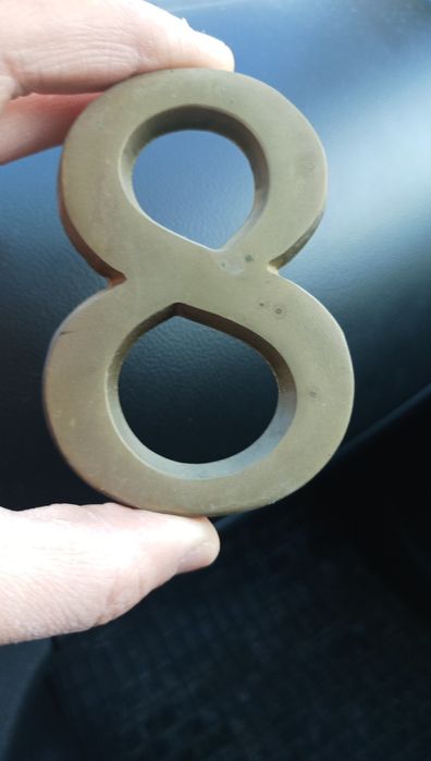 mosiężna cyfra 8- numer domu 8ka
