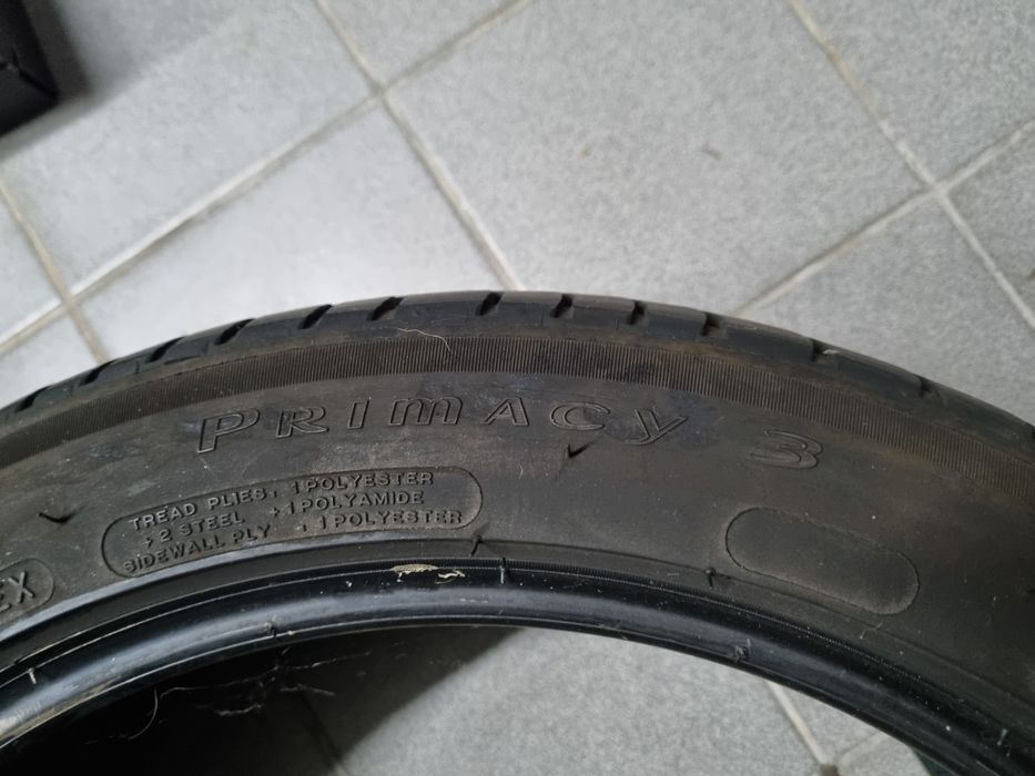 2 pneus Michelin: Primacy 3 e Primacy HP 215/45R17