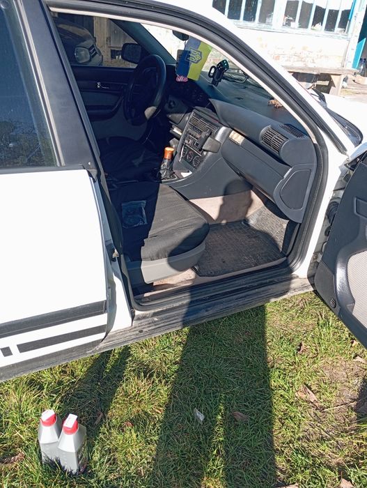 Продаю ауді 100 93р.