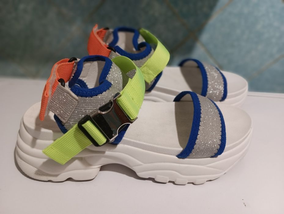 Босоніжки жіночі