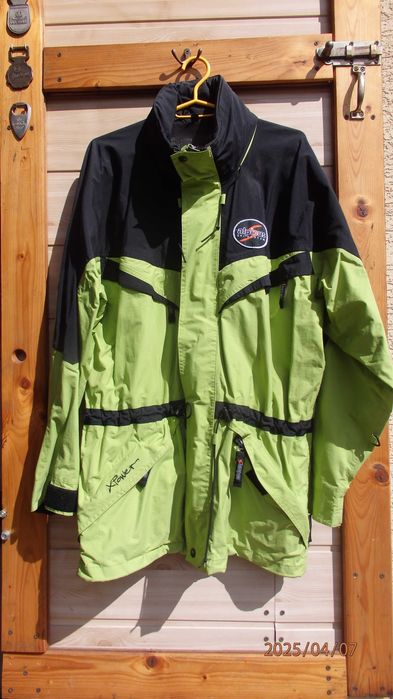 Kurtka sportowa lekka firmy Alpinus rozmiar L.