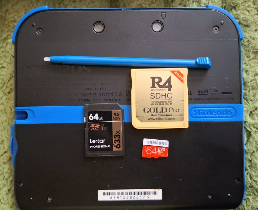 Nintendo 2DS + R4. С играми 3DS, DS