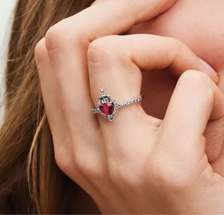Каблучка Pandora червоне серце зла королева новинка від Пандори