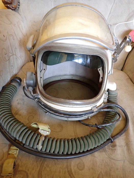 Hełm lotniczy pilota wysokościowy hermetyczny GSH-6M  wczesna wersja