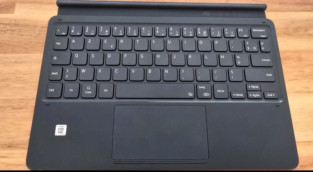 Galaxy Tab S8 com capa reclado e touchpad