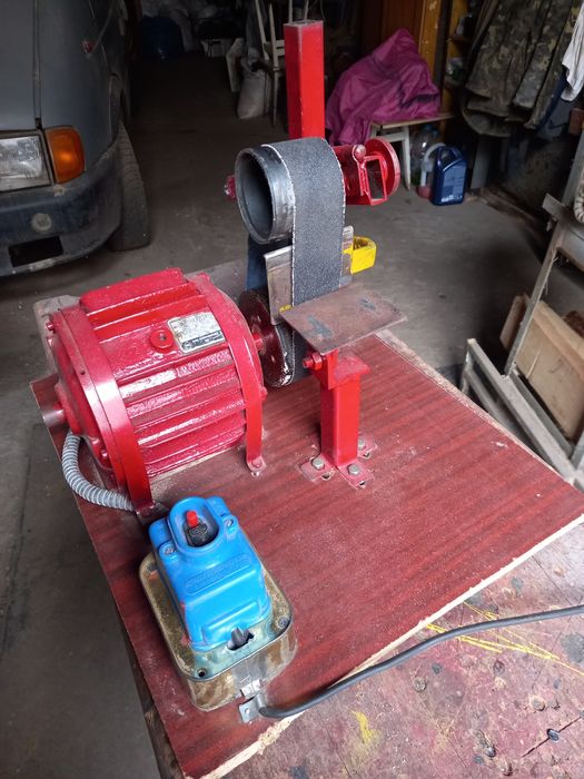 Вертикальний гриндер для обработки метала и дерева