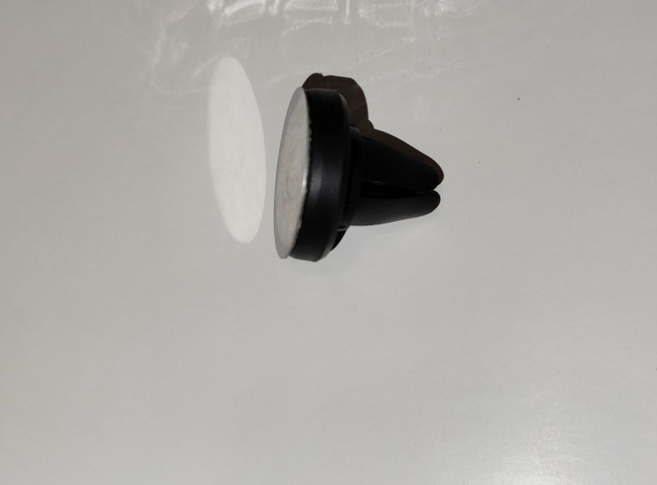 Magnetyczny uchwyt na telefon do auta