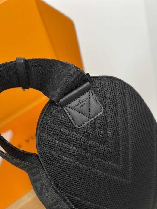 Кожаный слинг Louis Vuitton плечевая сумка LV черный рюкзак ЛВ c822