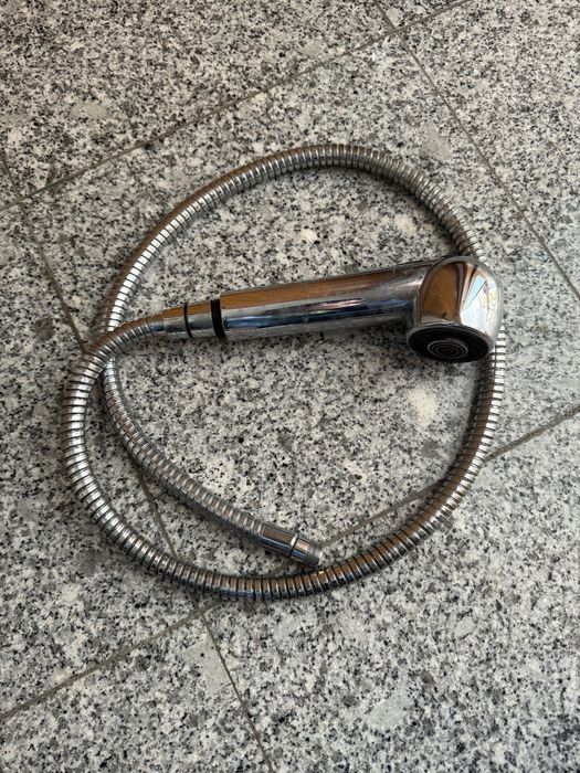 Chuveiro e bicha de torneira de cozinha